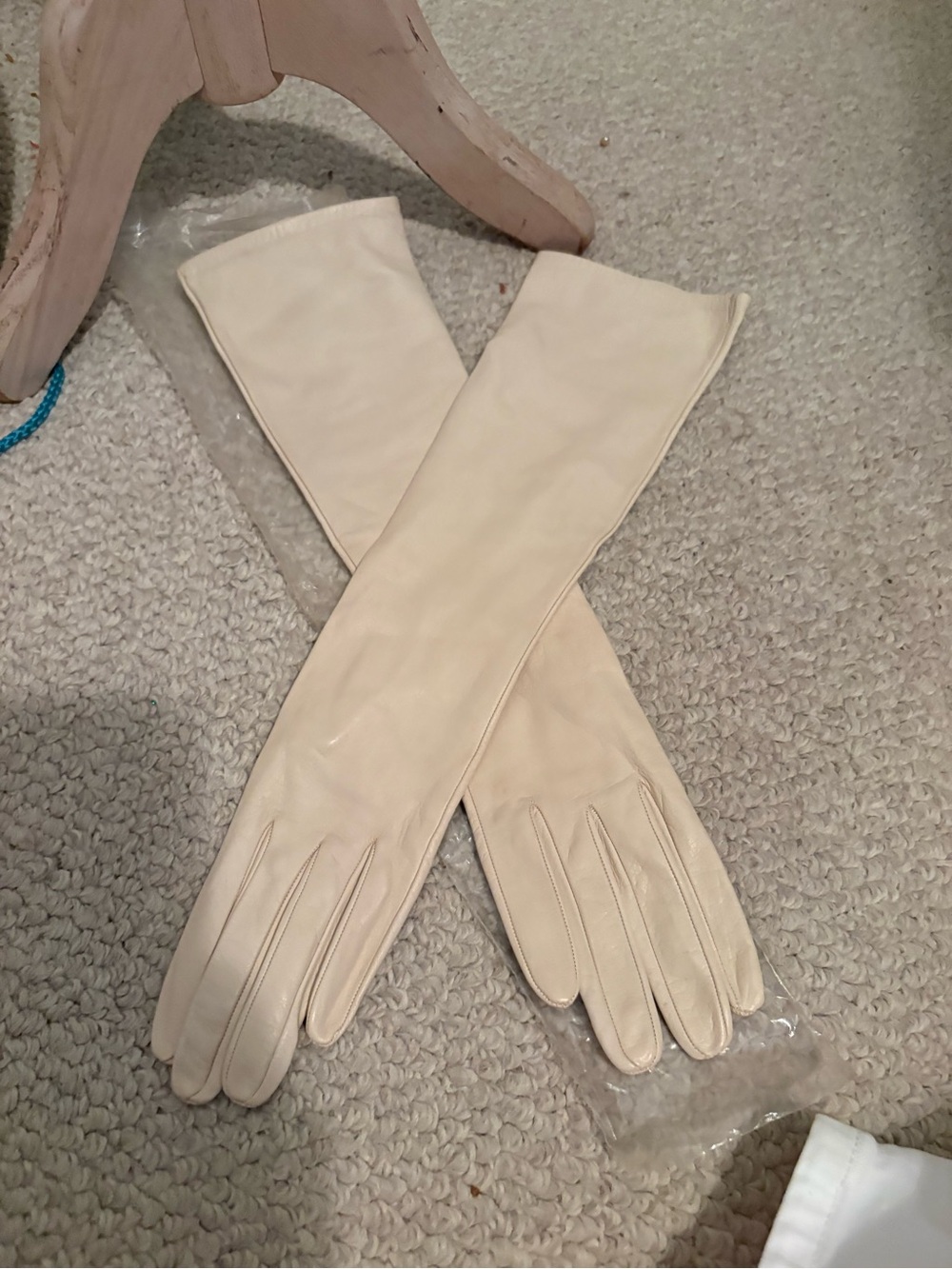 Vintage lamb Long Cream Women's Leather Gloves - size 7 yummy